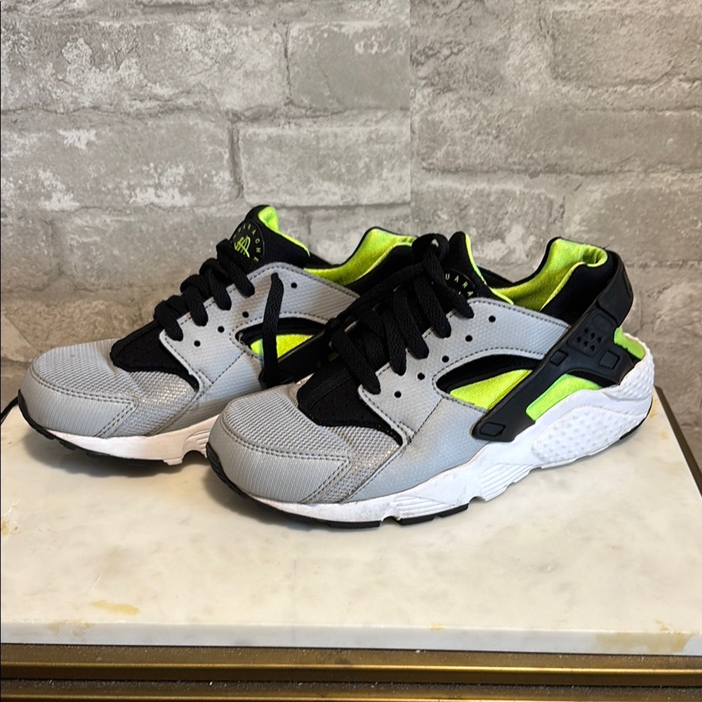 Nike Hurache Sneakers